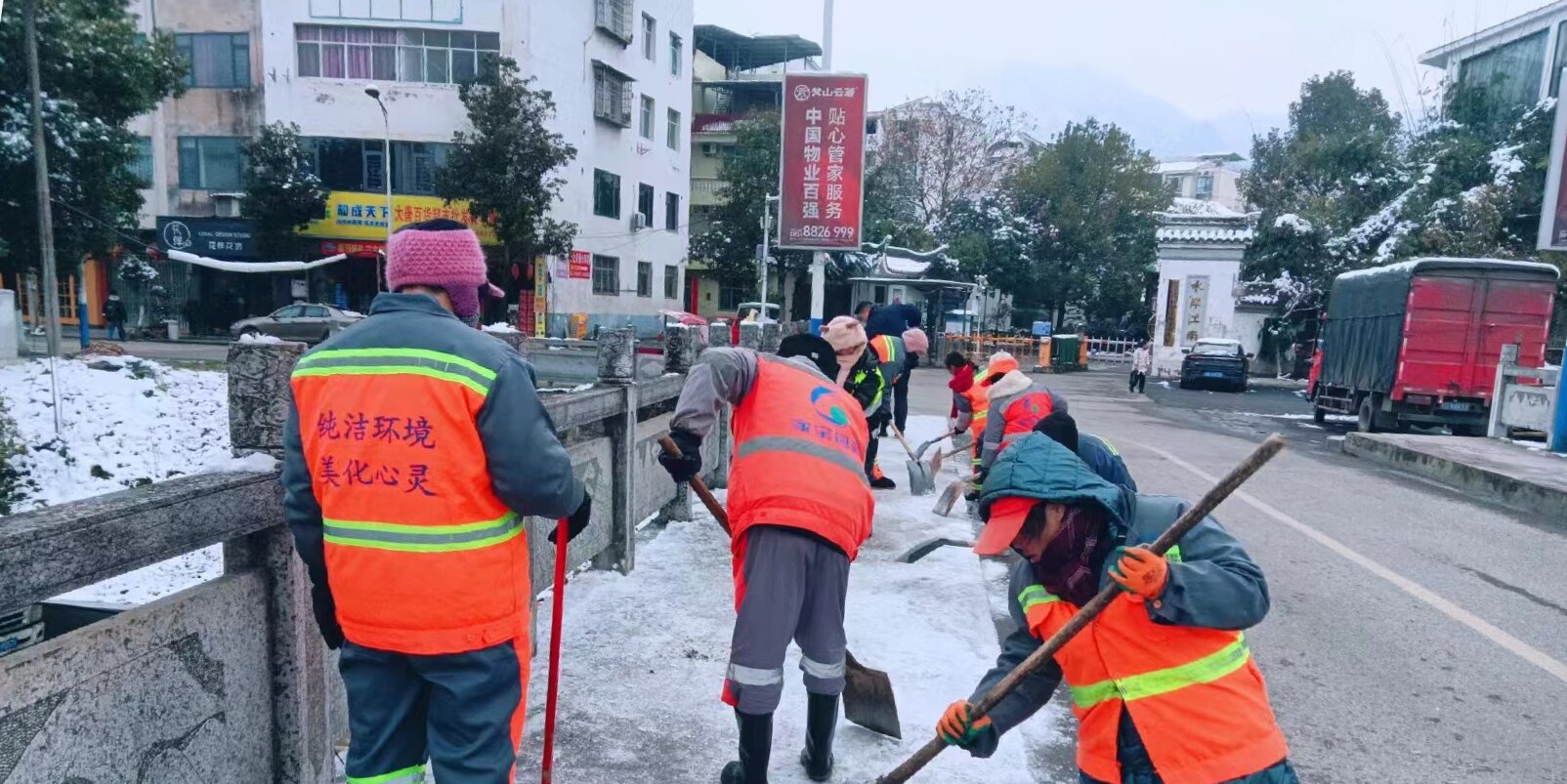 貴州銅仁：以雪為令！全力以赴除冰雪保暢通