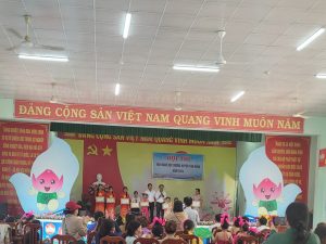 NHẬN THƯỞNG VĂN NGHỆ