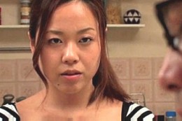 不倫セックスに陶酔した人妻ナースが患者の隣で痙攣エッチ！02