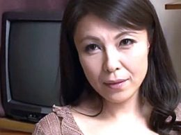 巨根で膣奥を突かれ白目エビ反り痙攣イキする妖艶熟女！杉本りさ