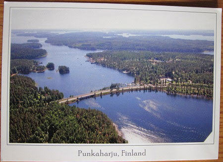 Punkaharjuntiellä on vettä silmän kantamattomiin.