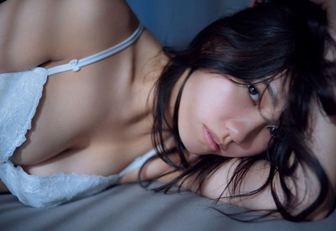 AKB48加藤玲奈 初写真集は女の子のエロ本､大胆ショット解禁で陰毛まで晒してしまうｗ
