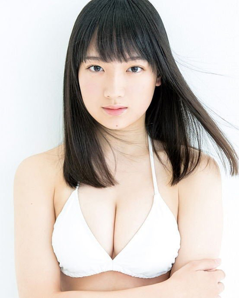 ムチムチ爆乳美少女･坂口風詩(19)水着グラビアでのハミ乳グラマーボディが圧巻！