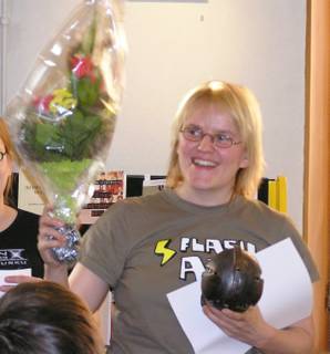 Anne Leinonen was awarded with an Atorox statue and a big bouqet of flowers.