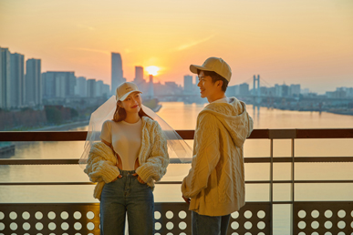 黃昏與電影鏡頭感的婚紗照 城市蜜月旅行，記錄愛(ài)情點(diǎn)滴浪漫!