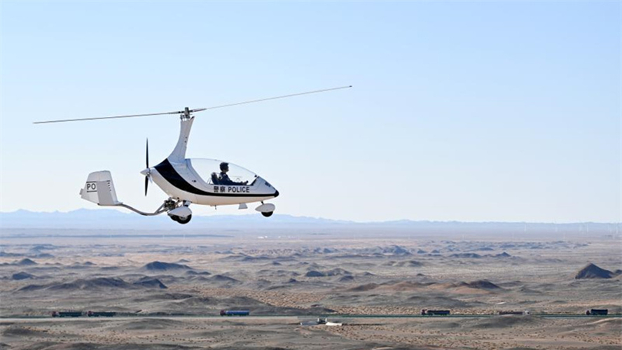 Gansu com equipe policial aérea inovadora no deserto Gobi