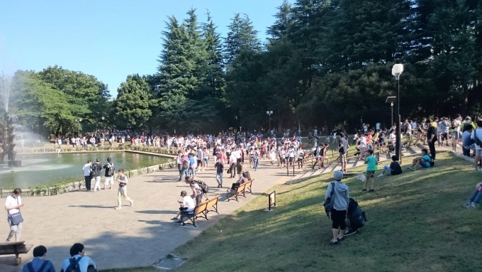 ポケモンGOをやる人で溢れる世田谷公園に虫カゴを持った少年が現るｗｗｗｗｗｗｗｗ