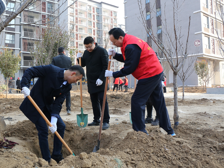 衛(wèi)華集團(tuán)黨委組織開展春季植樹活動