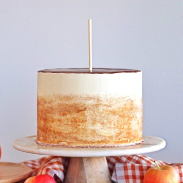 Inspired by the Rocky Mountain Chocolate Factory Apple Pie Caramel Apple, my Caramel Apple Cake is made up of caramel cake layers, apple pie filling, caramel and white chocolate frosting #cakebycourtney #caramelapple #caramelcake #caramelapplecake