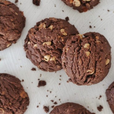 how to bake chocolate peanut butter cookies from scratch. www.cakebycourtney.com