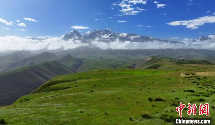 Шыңжаңдағы Куньлунь тауының көркем көрінісі