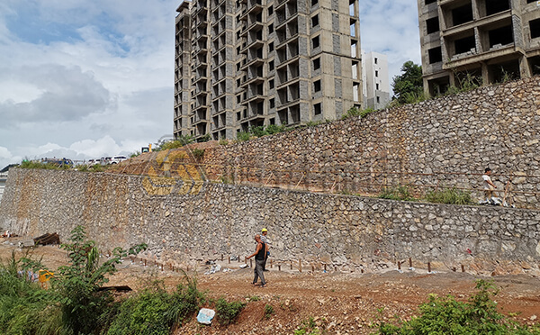 自钻式锚杆用于建筑边坡挡土墙加固