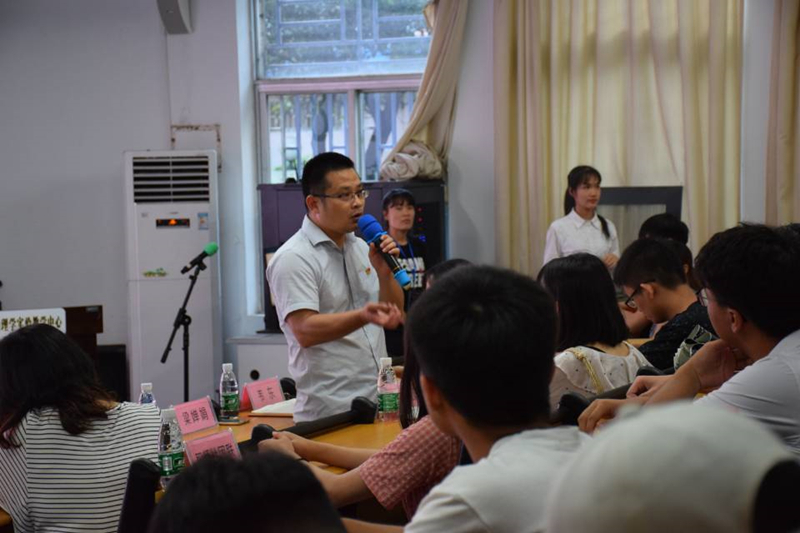 学院党委副书记韦东老师讲话_副本_副本.jpg