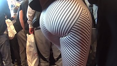 Big hot ass in tigt striped leggings