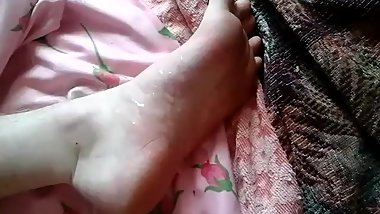 19 yo boy cumming on his soles