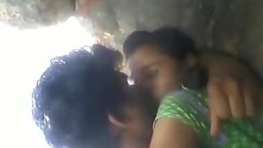 Teen Rashna with boyfriend kissed in forest outdoor