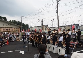 演奏する生徒の画像