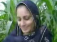 Meerut Village Bhabhi Outdoor Sex Scandal