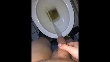 Big Scottish cock pissing