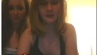 Friends flashing boobs on Omegle