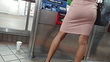 BIG BOOTY CANDID IN TIGHT DRESS