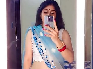 Indian hot bhabhi ne chut me fingering krke Pani nikala