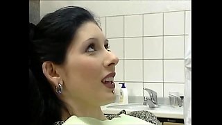 superbe salope percer tatouer baise avec son dentiste