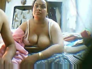 Indian mature lady gets so nasty under the hidden cam