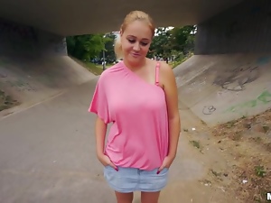 Huge tittied Paris Sweet gets nailed in the street