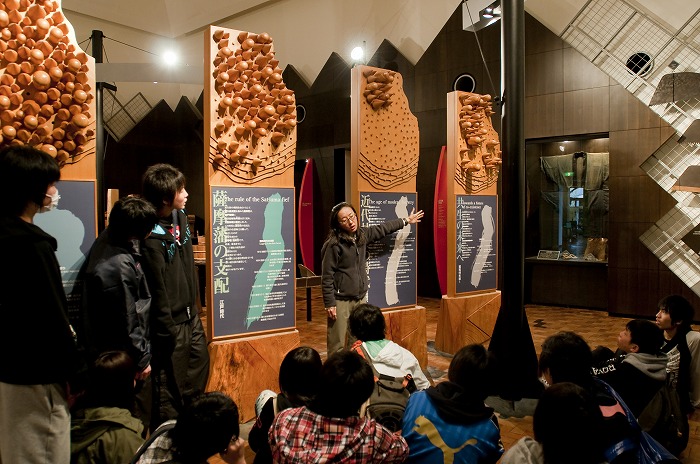 主要展示をご案内