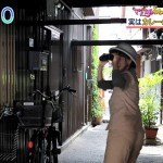 笠原美香さんのお尻ｗ中崎町でパン線おケツをふりふりしながらカレー探検してたおはようコールエロ目線キャプ画像