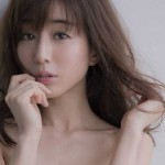 田中みな実さんの肘ブラヌードおっぱいｗデカい胸としまったお腹がエッチな「an・an」グラビアが話題にｗｗｗ