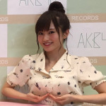 【画像・GIF】NMB48山本彩さんのグイッと持ち上がったりムギュっと寄ったりするおっきなおっぱいω ω ω