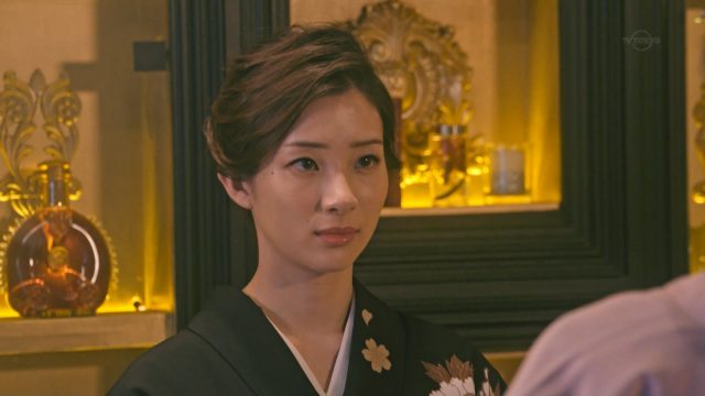 足立梨花さんのセクシーお尻